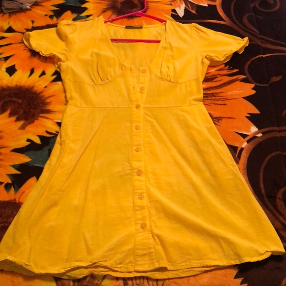 Yellow Dress - Picture 1 of 1